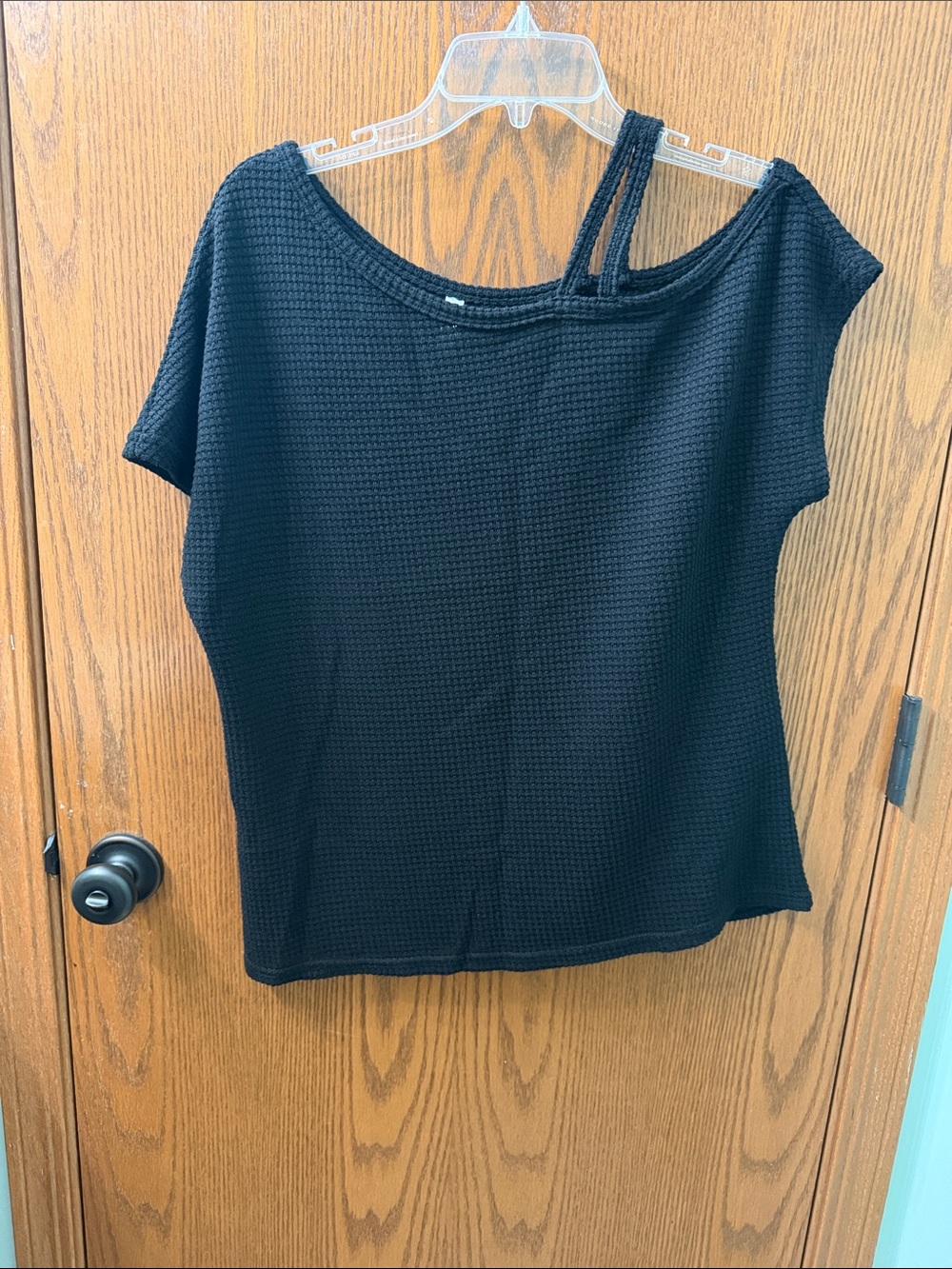 Black Women’s Off-Shoulder Strap Knit Tee